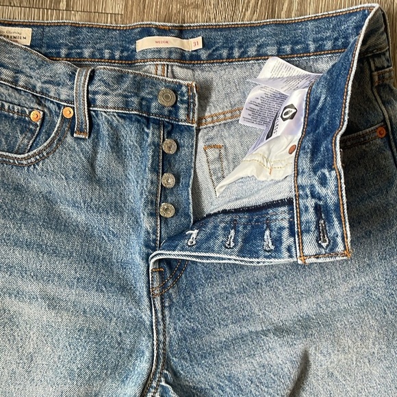Levi's Womens Wedgie Jeans High Rise Ankle Length Fray Raw Hem Size 31 blue - Picture 3 of 8